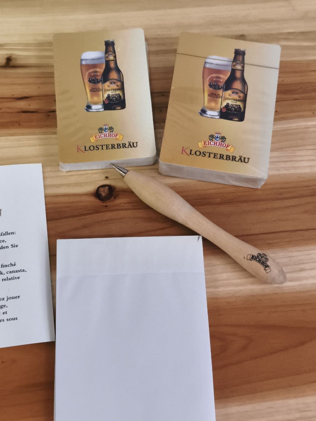 Giochi: Kartenetui Eichhof Klosterbräu mit Spielkarten und Stift(A61 – Nuovo e nell'imballaggio originale da Künten venduto da Schnaepplihuus 2