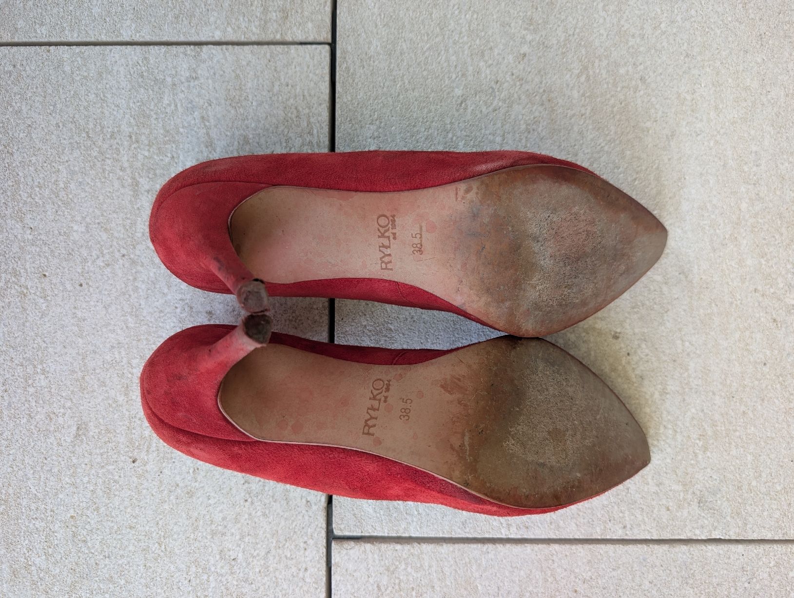 Scarpe da donna: Red Suede Pumps, Size 38.5  – Usato da Lachen SZ venduto da joa_rf9n 3