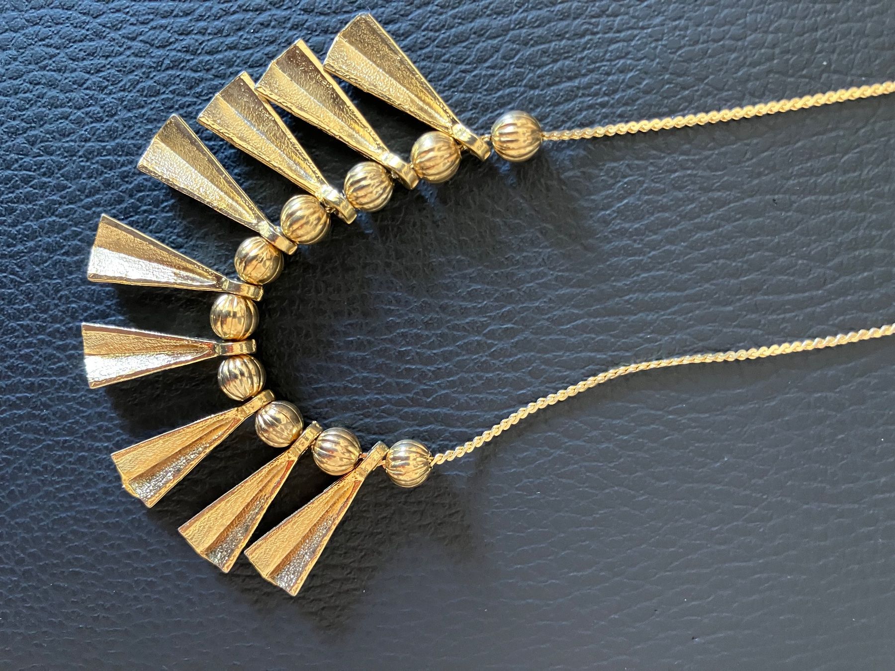 Catenine: Collier vintage doré à franges – Usato da Peseux venduto da Cresus27 4