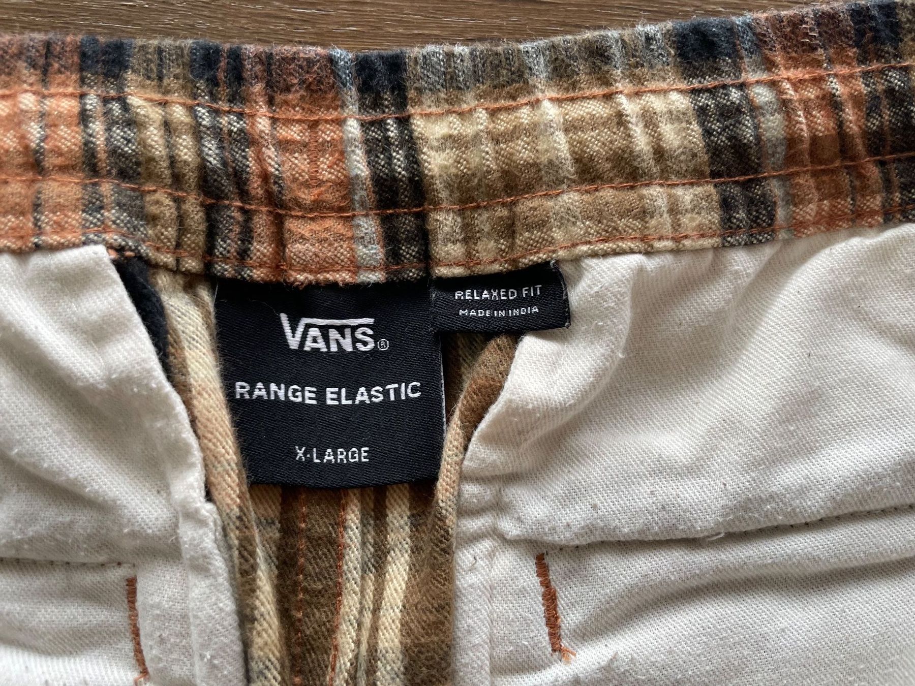 Vans Pantaloni: Vans pant – Usato da Olten venduto da B3ren 2
