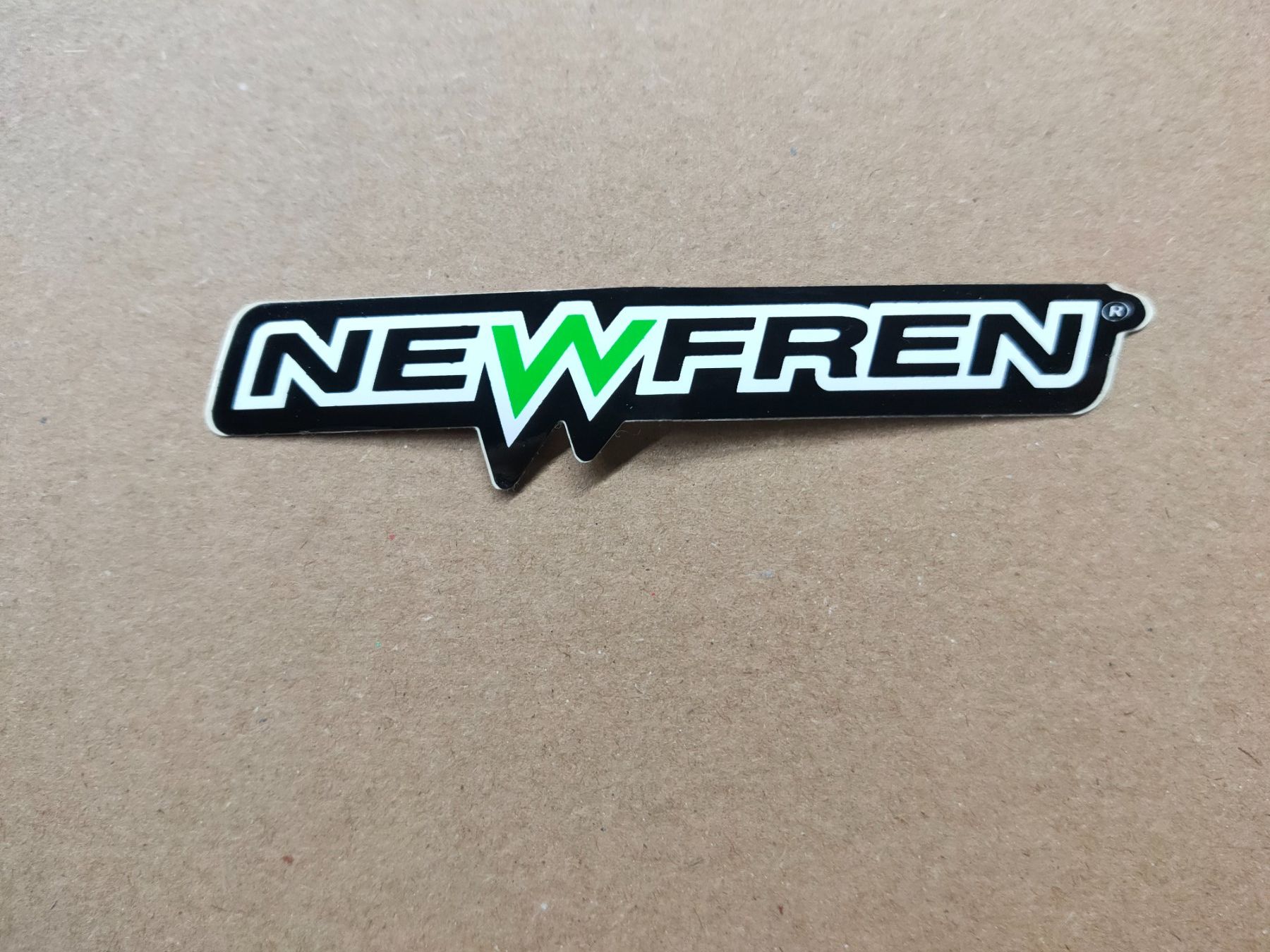 Sticker: Sticker mit Aufdruck Newfren "Klein" – Nuovo (secondo la descrizione) da Worb venduto da peugeot85