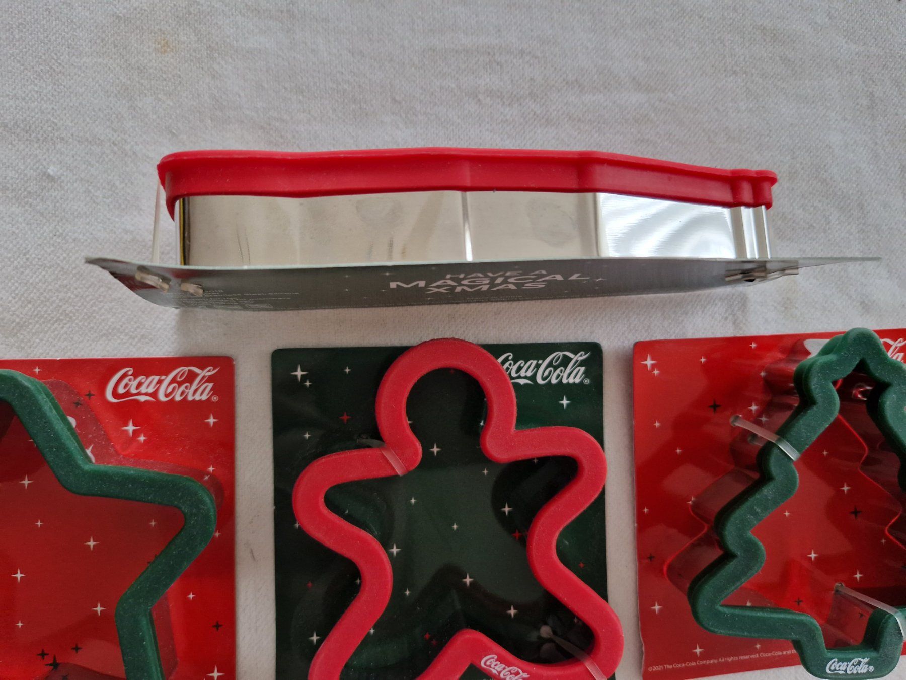 Teglie da forno: 4 Coca Cola Guetzli Ausstecher – Nuovo e nell'imballaggio originale da Rebstein venduto da Ajs_Toy_Palast_1 1