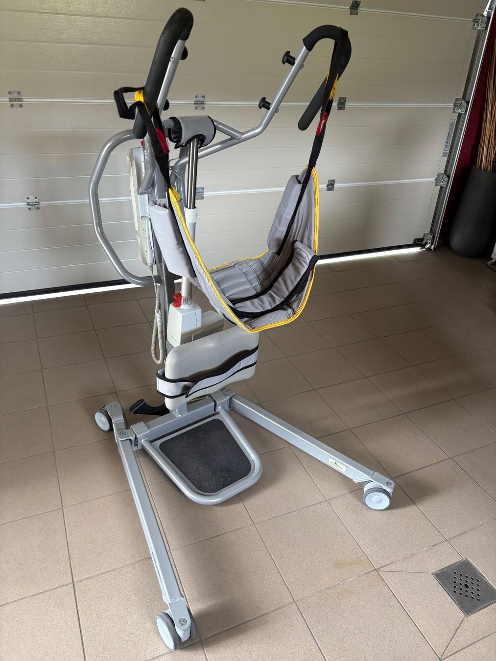 Balken: VERMEIREN Invaliden-Lift – Gebraucht aus Zuzwil SG von Zibu-3 7