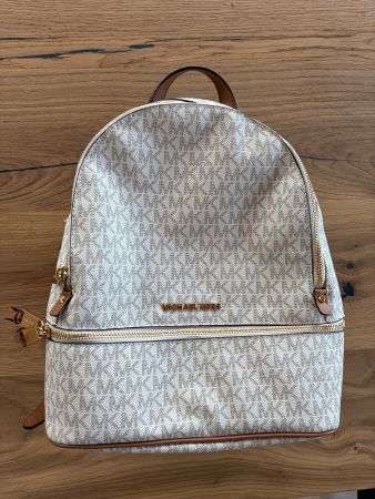 Michael Kors Rhea Zip Rucksack in Beige