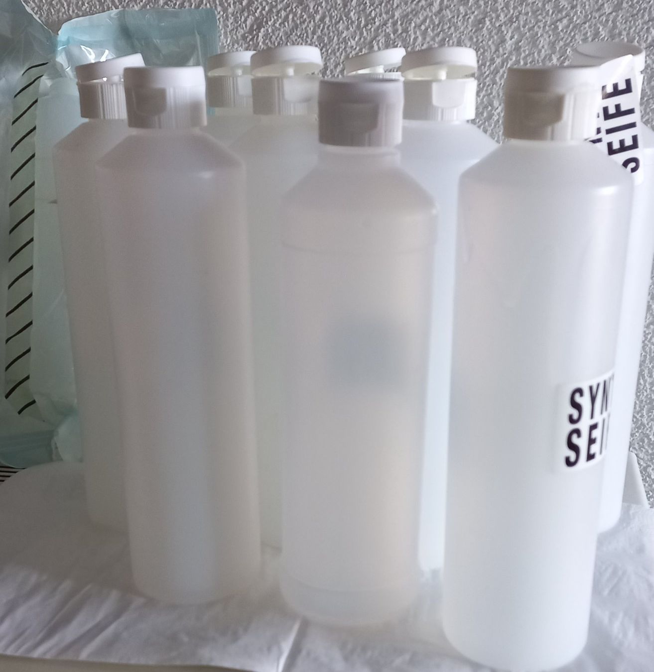 Altro in Stoviglie & Bicchieri: Kunststoffflasche, hitzeresistent – Usato da Zürich venduto da Flise