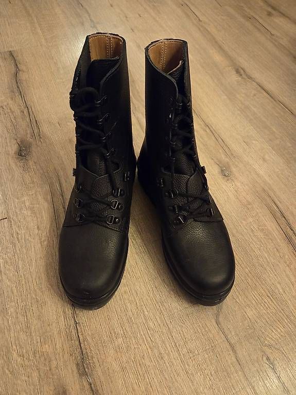 Scarpe da uomo: Kampfstiefel / Schweizer Armee KS 90 	  – Usato da Lausen venduto da 04362 3