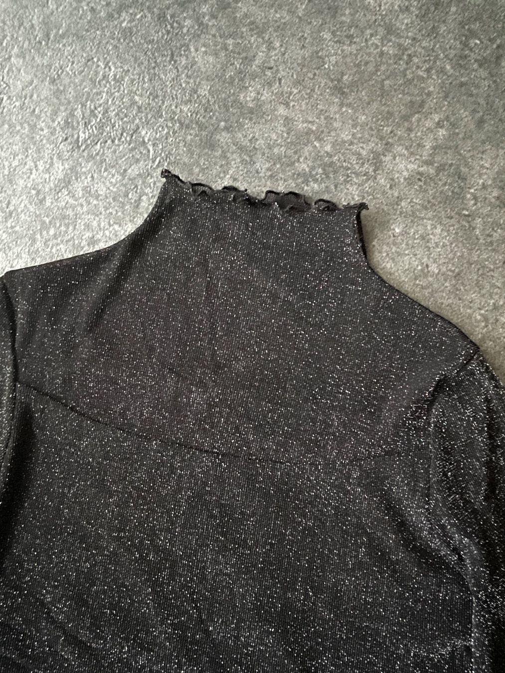 Top: Damen Langarmshirt, halbtransparente Schultern - Größe S – Usato da Kilchberg ZH venduto da Ch.C 3