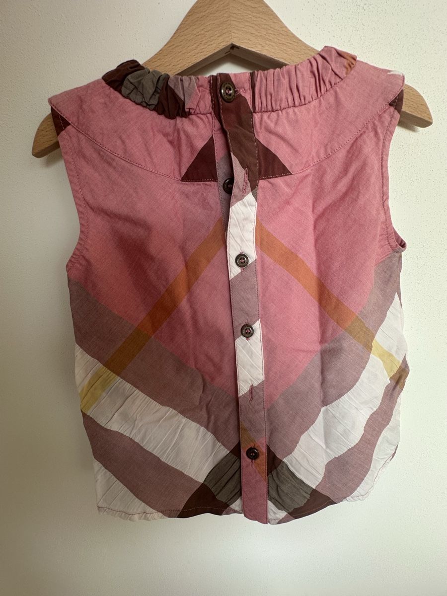 Burberry Camicette, T-shirt & Top: Schickes Burberry Mädchentop Gr. 116 – Nuovo (secondo la descrizione) da Grenchen venduto da Veracava 1