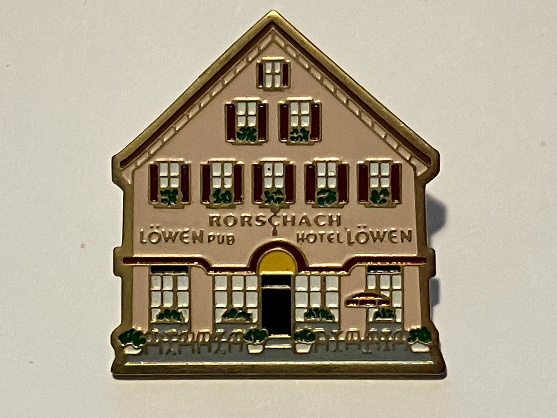 Plaketten & Abzeichen: 1 Pin Löwen Pub Hotel Rorschach – Gebraucht aus Basel von djwwpp