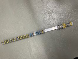 1  Woertz G-Schiene mit ca. 90 Klemmen bestückt, 93 cm Länge
