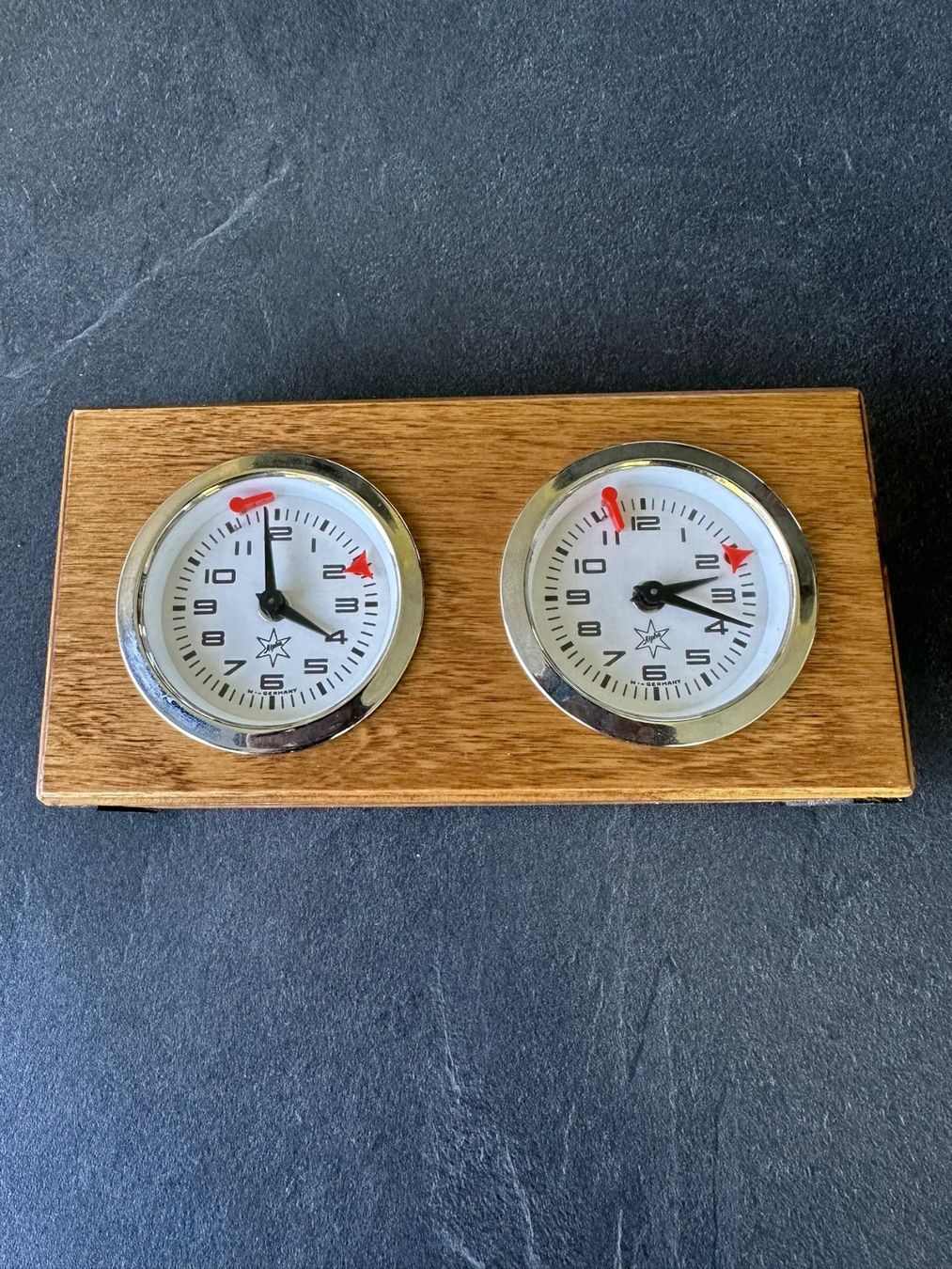 Orologi da terra & Orologi da parete: Analoge Schachuhr – Usato da Burgdorf venduto da Apfel62