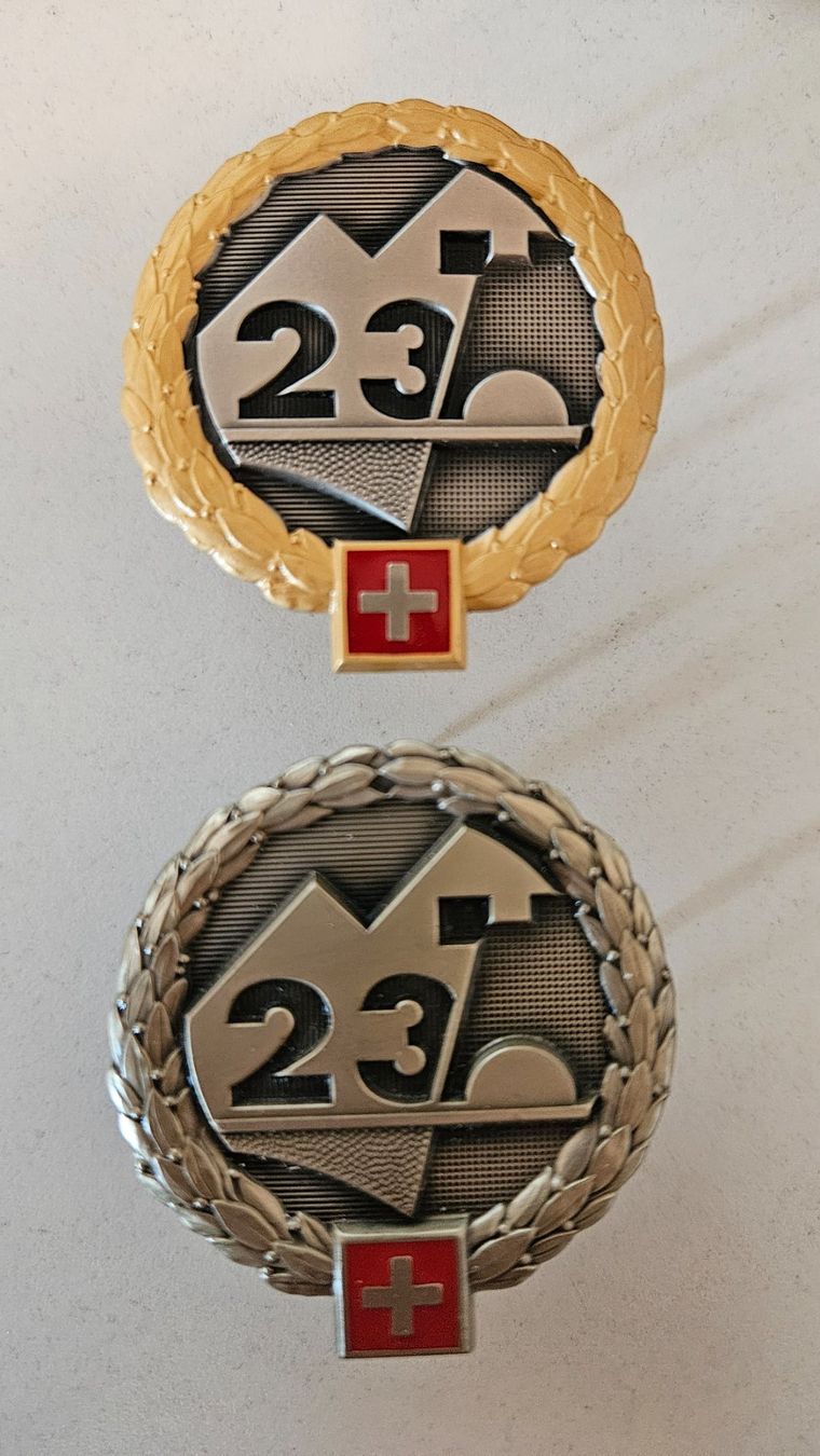 Schweizer Armee Placchette & Badge: Peret Emblem Schweizer Armee – Nuovo (secondo la descrizione) da Urdorf venduto da reg_q6nr