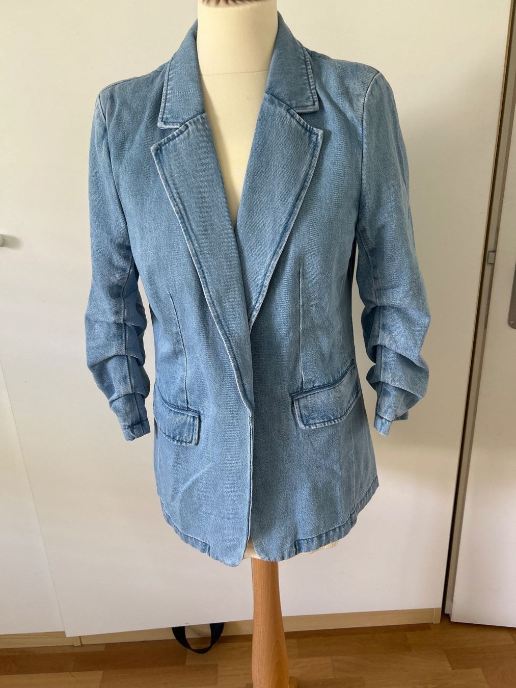 H&M Giacche: Jeans Jacket, neu, elegant Gr40 – Nuovo (secondo la descrizione) da Feuerthalen venduto da Anna_Swift