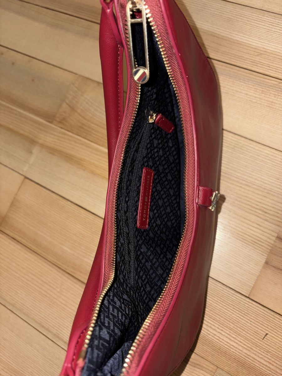 Tommy Hilfiger Sacs: Tommy Hilfiger Schultertasche rot – Neuf (Voir description) à Basel par anschla. 5