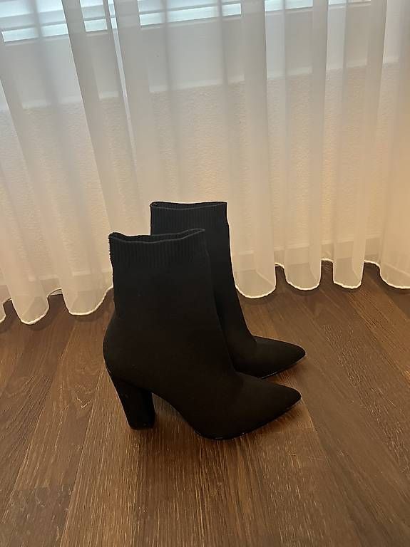 Scarpe da donna: Absatzstiefel Grösse 37,5 – Usato da Bettlach venduto da Swiss-2016 2