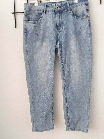  Capri TRAFFIC Jeans Grösse 38 hellblau gestreift neuwertig