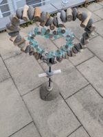 Deko-Herz aus Treibholz und Steine Gartendeko