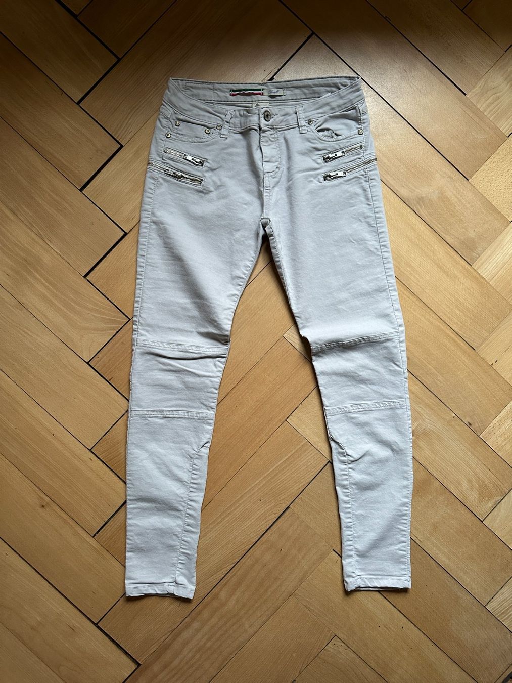 Please Jeans Jeans: PLEASE - Jeanshose beige S – Gebraucht aus Zürich von Diazaio