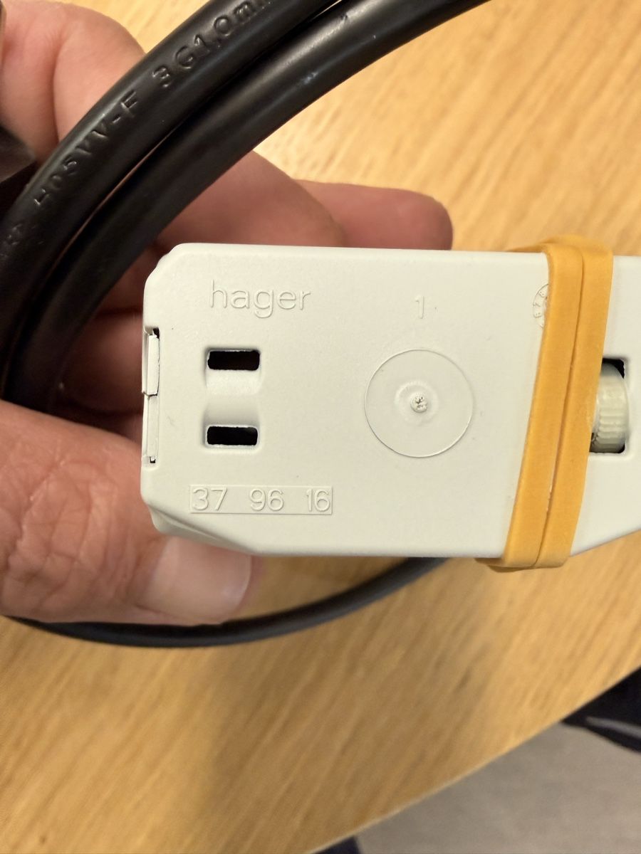 Hager Fiches d'alim.: Kabel mit Steckdose Hager – Neuf (Voir description) à Appenzell par BumpRiver 2