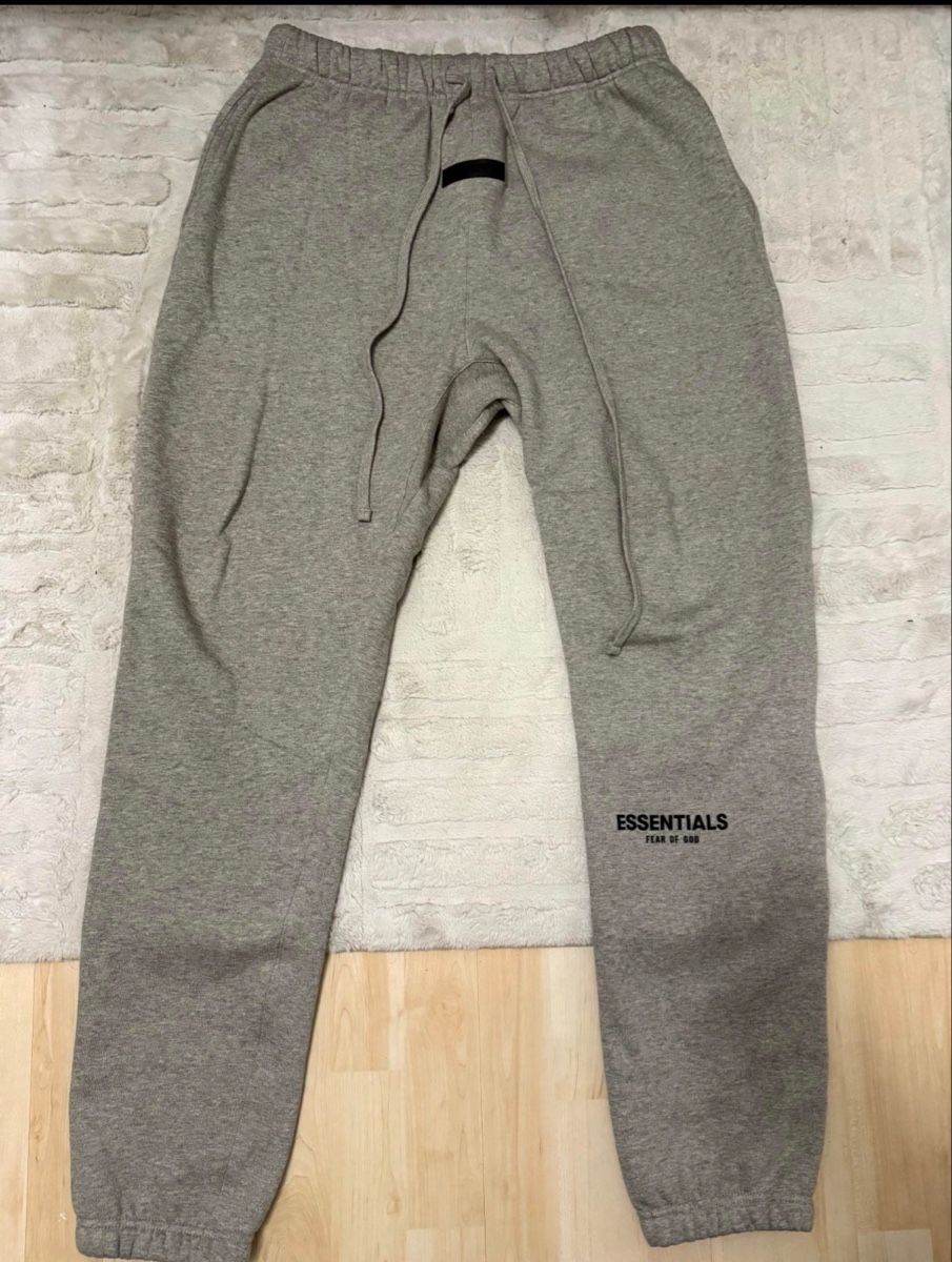 Lotti di vestiti: Ensemble essentials gris – Nuovo (secondo la descrizione) da Muraz (Collombey) venduto da mon_kfs5 2