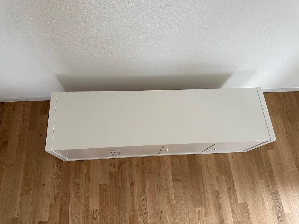 Ikea Regale: IKEA Kallax 1x4 - mit 4 Türen – Gebraucht aus Kriens von albxn 1