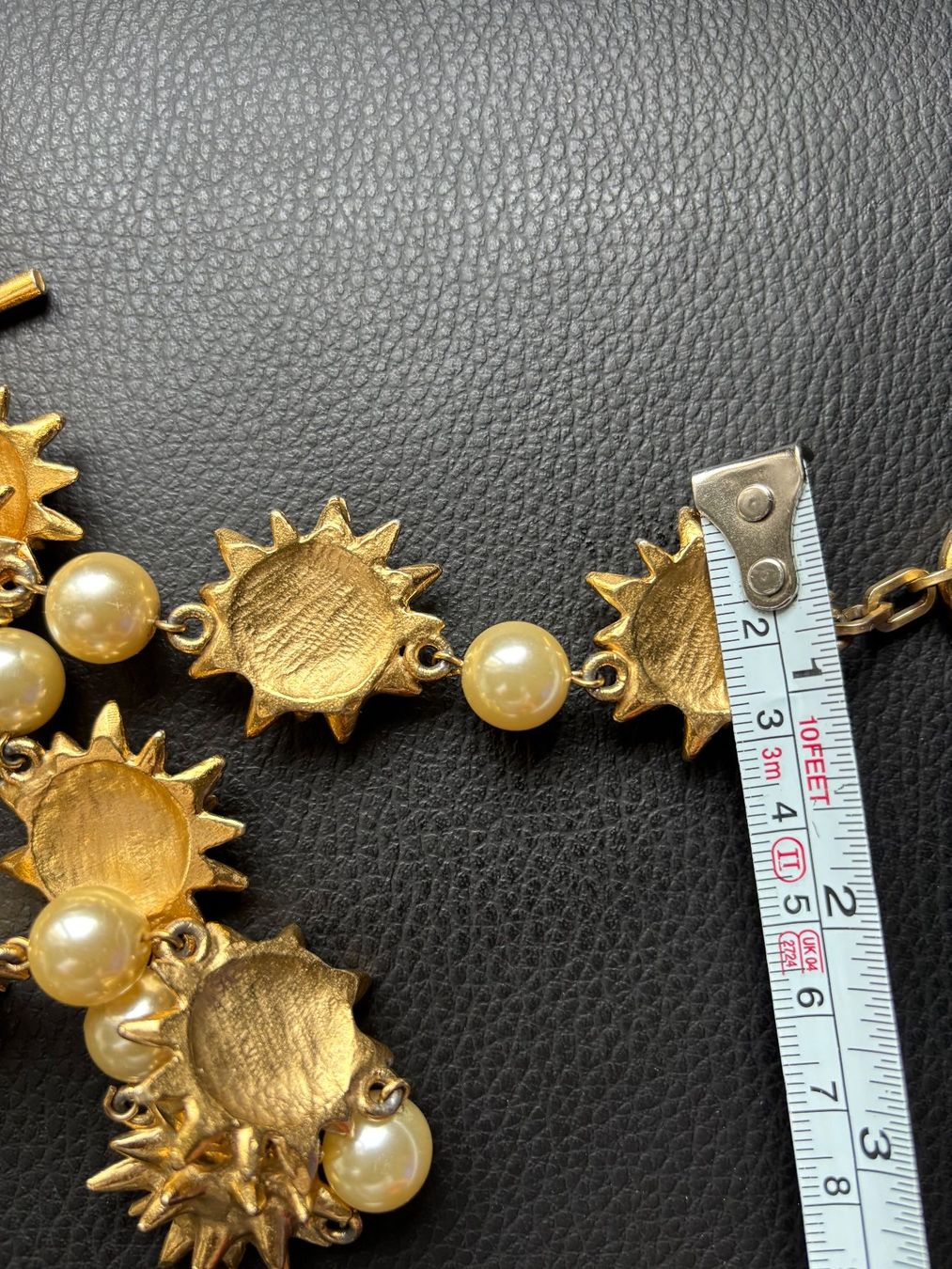 Catenine: Biche de Bere collier vintage  doré avec des perles – Usato da Peseux venduto da CharmeCommerce 3