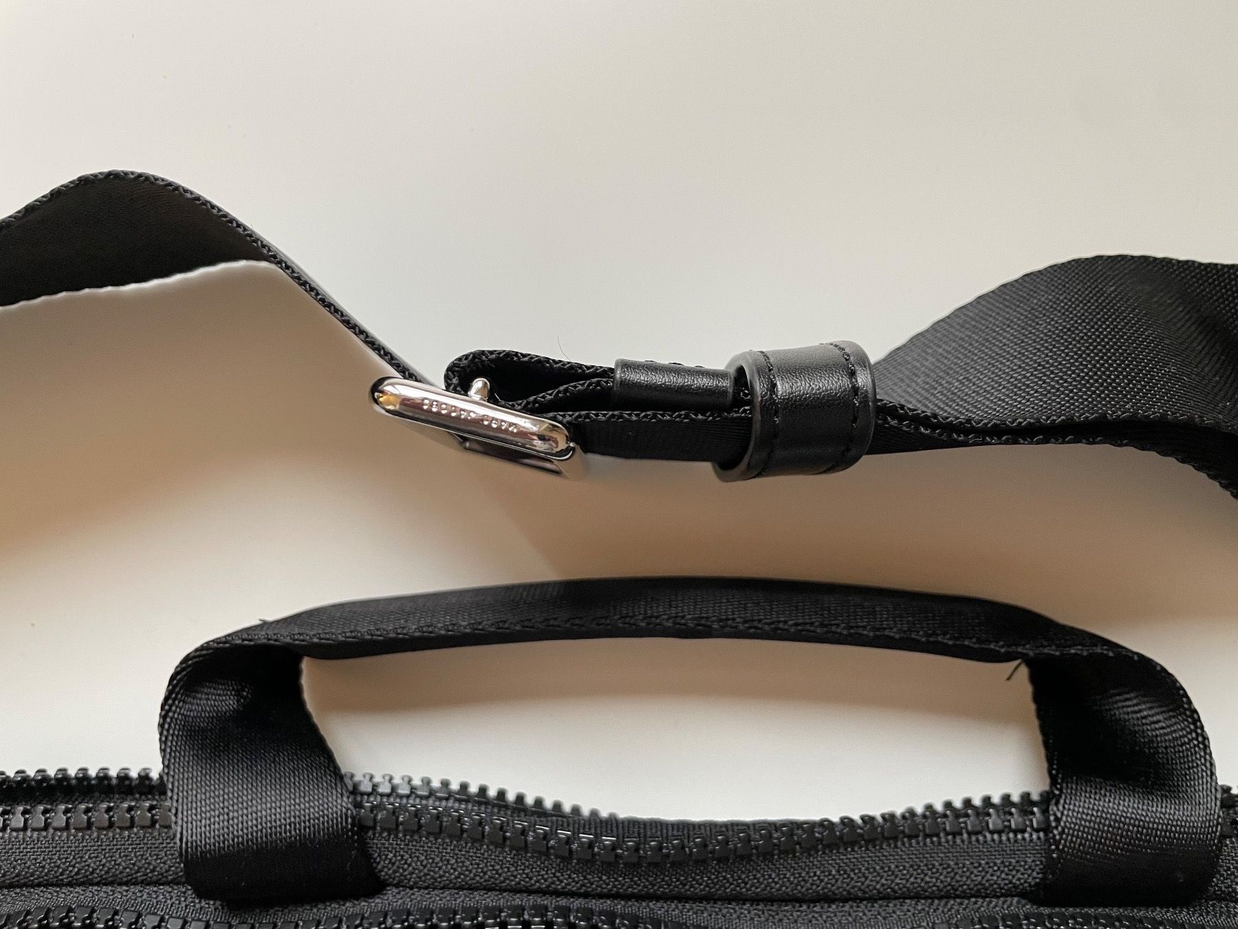 Marc Jacobs Taschen für Damen: Marc Jacobs Notebooktasche / Laptoptasche – Gebraucht aus St Gallen von Giidi 3