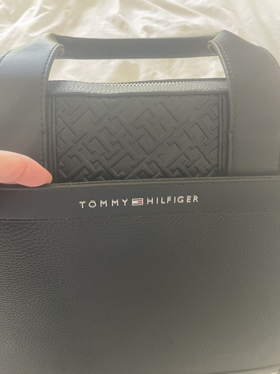 Valigie & Borse: Tommy Hilfiger Briefcase – Nuovo e nell'imballaggio originale da Horw venduto da lau_kvt2 1