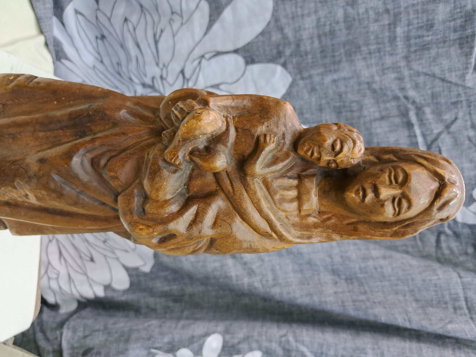 Figuren: Antike Madonna mit Kind aus Holz – Gebraucht aus Grossdietwil von mahsoumi 1