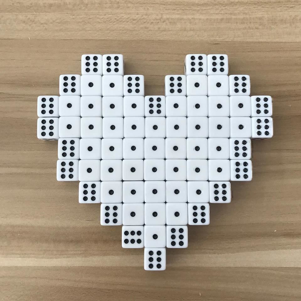 Giochi: 100 pièces dès 6 faces – Nuovo e nell'imballaggio originale da Gurmels venduto da Swisspod