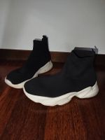 Sneakers aus elastischem Material