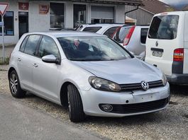 VW Golf Startet fährt Benziner leicht schaden
