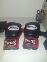 neuwertige Boxhandschuhe Twins rot/schwarz 10oz