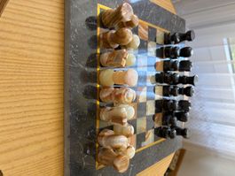 Schachspiel aus Marmor