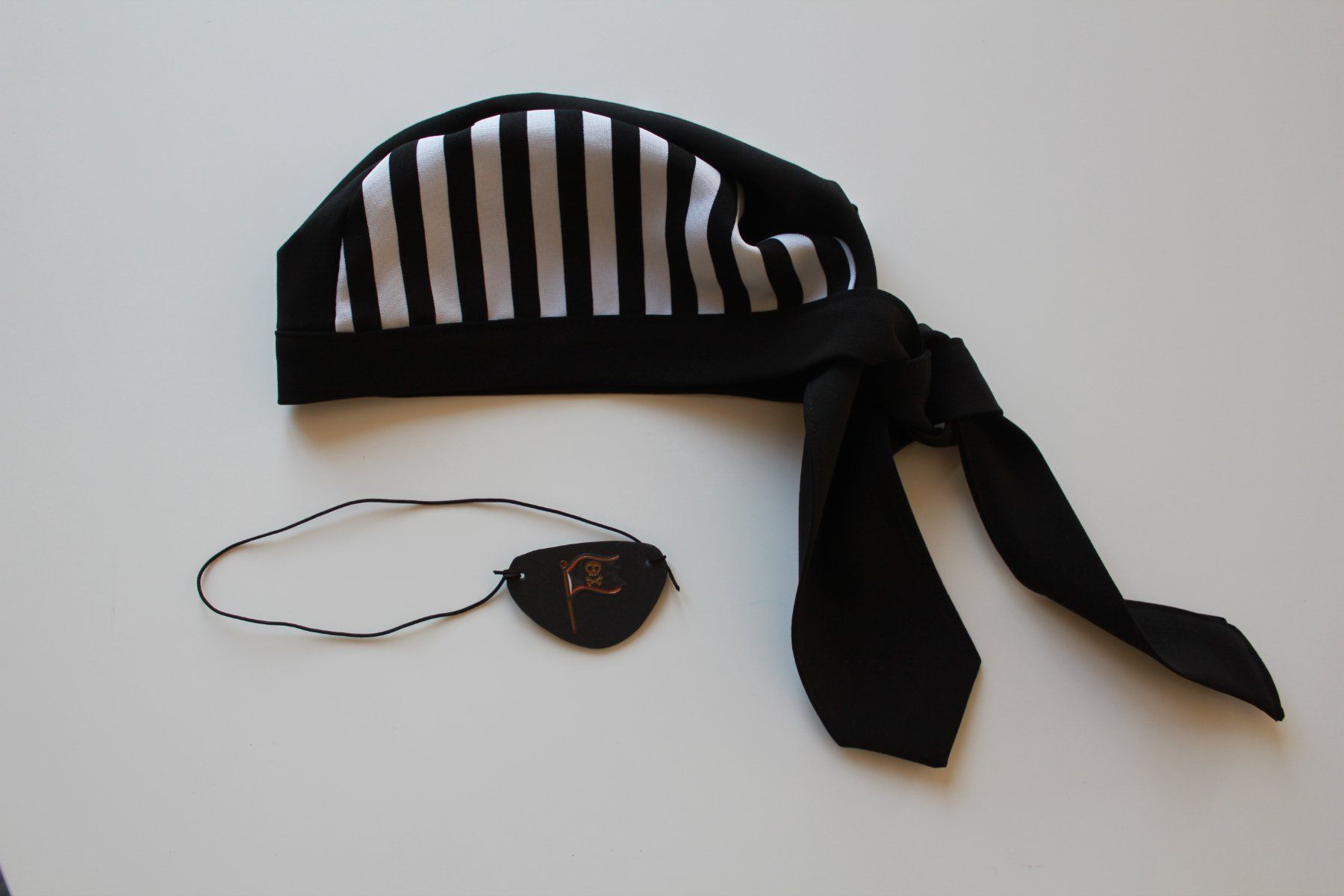 Costumi: Costume pirate / Pirat t. 4 - 6 ans – Usato da Peseux venduto da CoolShoping 7