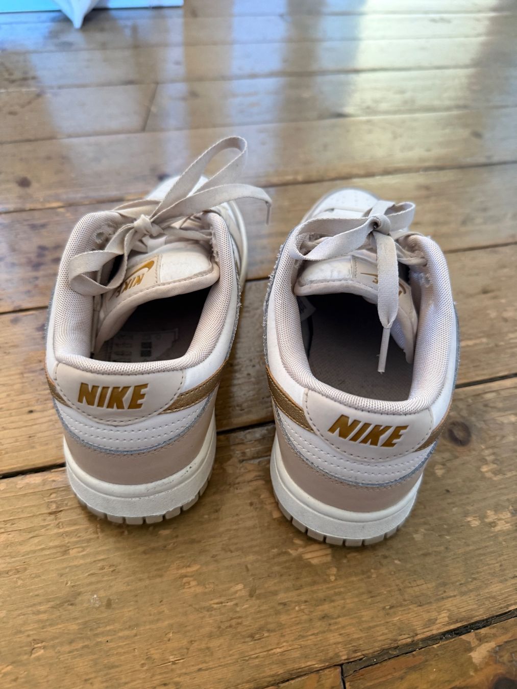 Nike Scarpe da donna: Nike Dunk low beige/weiss/gold Grösse 38 – Usato da Zuchwil venduto da jabie 6