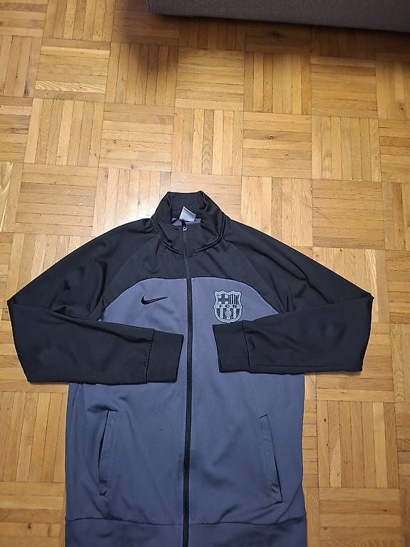 Jacken: Barcelona Trainingsjacke – Gebraucht aus Wetzikon ZH von cet_6fbf