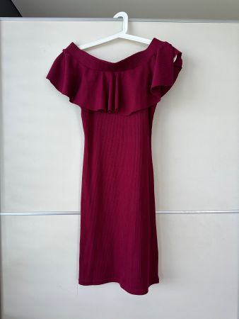 Weinrotes Kleid