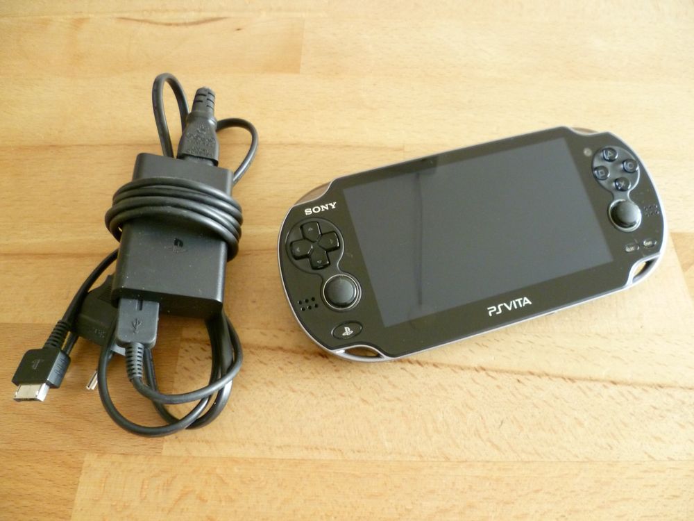 Sony PS Vita PCH1004 mit Ladegerät und 16GB Speicherkarte Kaufen auf