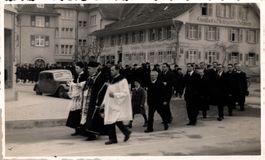 kath. Prozession, Gasthaus & Metzgerei z. Schwert