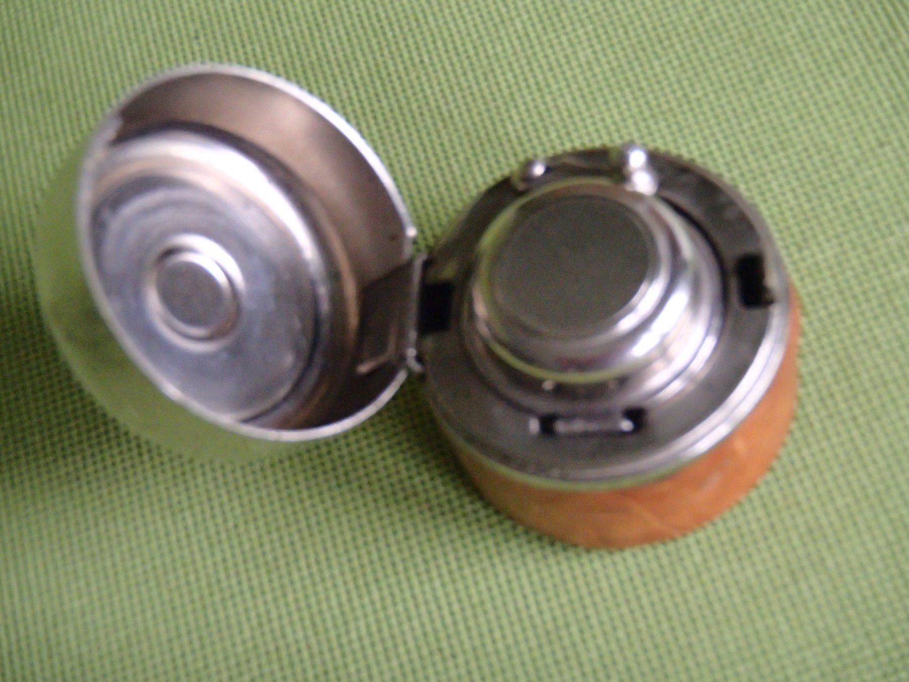 Accessoires: antikes kleines Reise Tintenfässchen mit Leder eingefasst – D'occasion à Schöfflisdorf par pullux 1