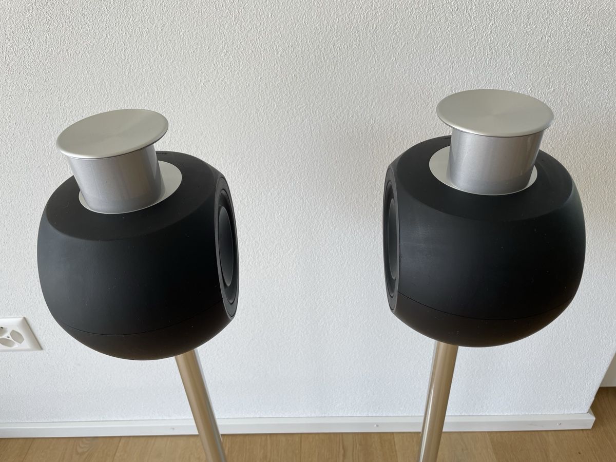 Bang & Olufsen Lautsprecher: BeoLab 3 Lautsprecher mit Standfuss – Gebraucht aus Menznau von LU_6018 1