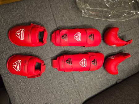 PUNOK Karate Handschuhe & Fussschützer - wkf approved