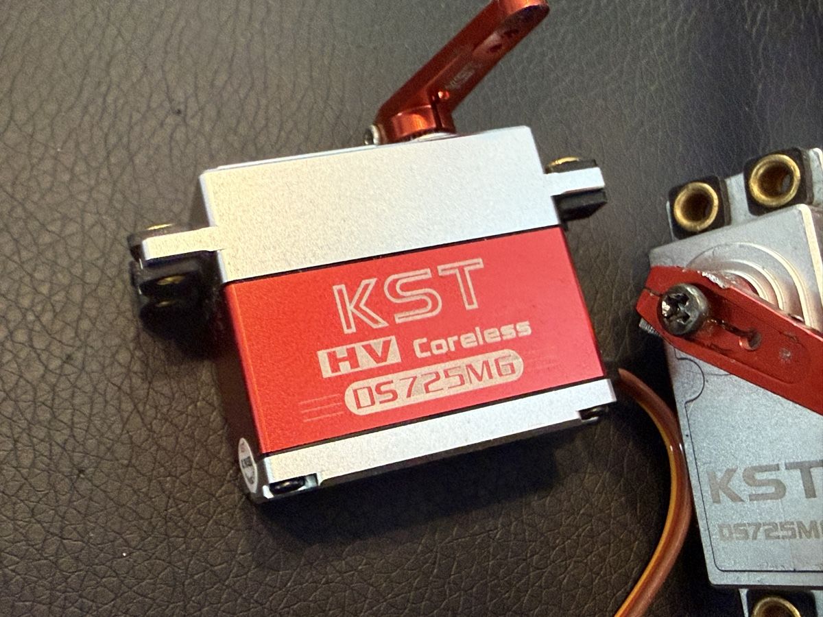 Modellismo RC: 5x kst servos ds725mg 18kg hv  – Usato da Effretikon venduto da master1873 1