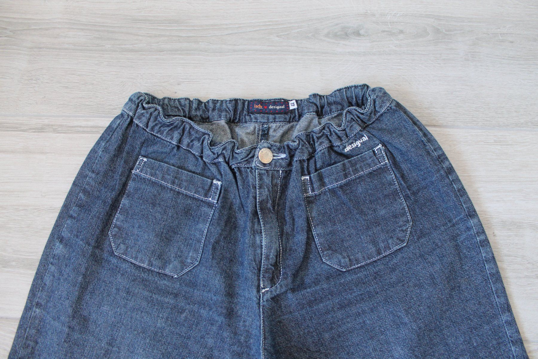 Desigual Pantaloni: Pantacourt DESIGUAL taille 42 – Usato da Chez-le-Bart venduto da jasse 1