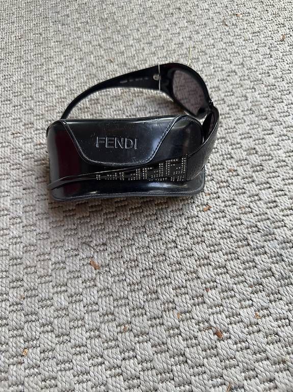 Brillen & Gläser: FENDI Sonnenbrille mit Steine  – Gebraucht aus Bolligen von Feremez 2