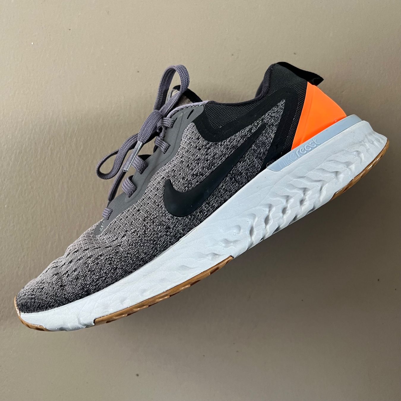 Nike Scarpe da donna: NIKE Odyssey React Sneakers 🩶 – Usato da Zürich venduto da ClosetQueen
