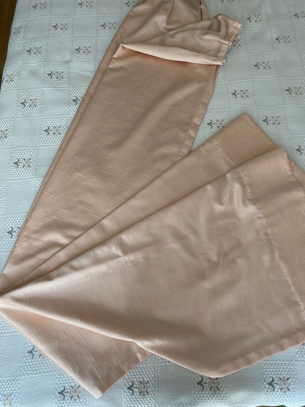 Vorhänge: Vorhang Farbe Lachs 2 Stück – Gebraucht aus Glattbrugg von riseca 1