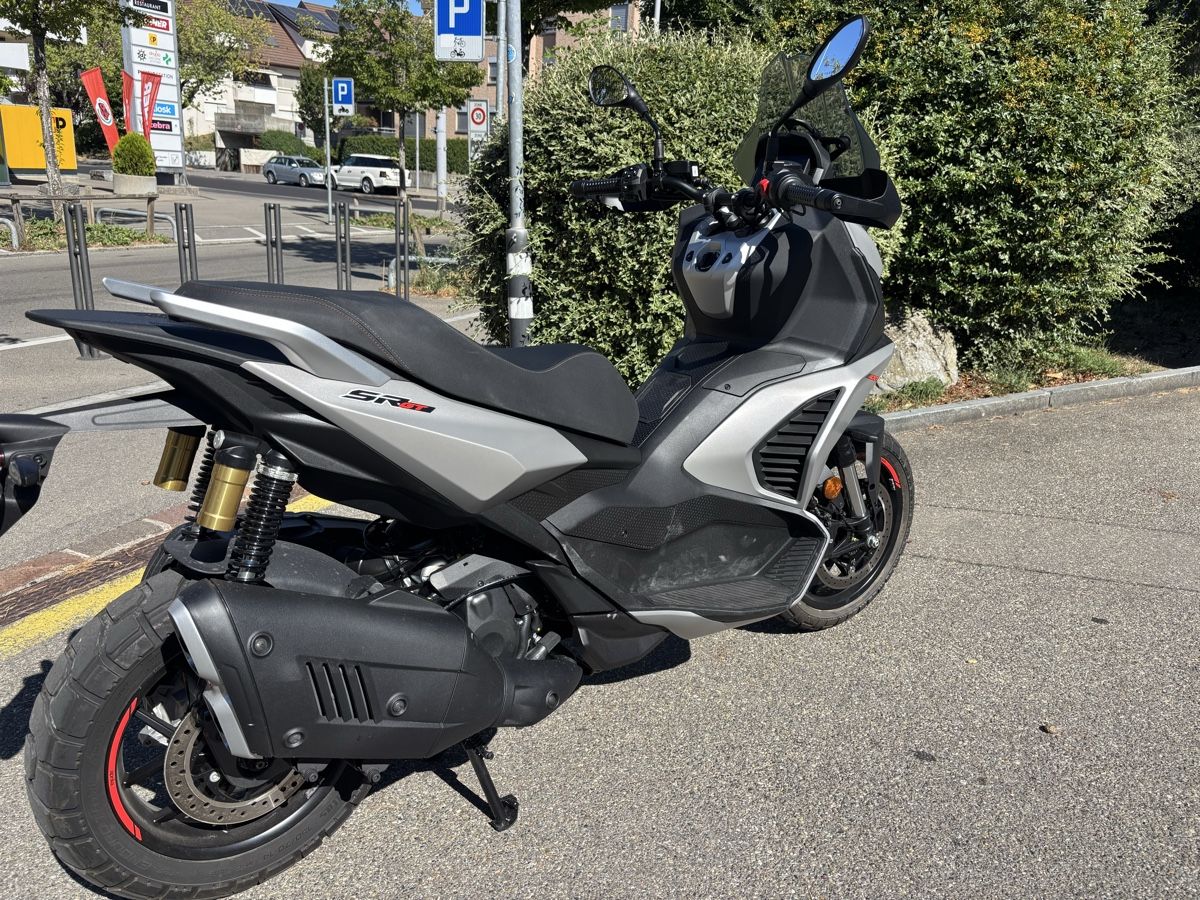 Aprilia Scooters: Aprilia SR GT 400 – Gebraucht aus Richterswil von Zrno 2