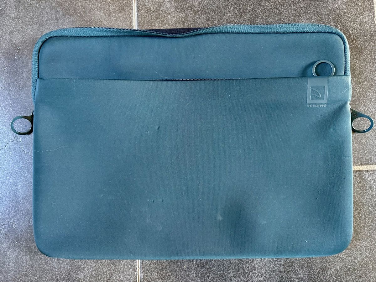 Tucano Coques & Sacs: Housse laptop 15" comme neuve – Neuf (Voir description) à Corgémont par whizzzmo